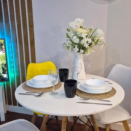 Cozy 1 Bedroom Apartment, Center, Free Wifi Apartment *