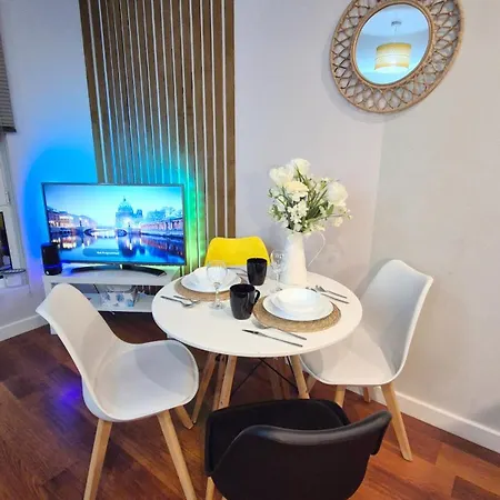 Cozy 1 Bedroom Apartment, Center, Free Wifi *